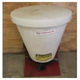 Worksaver Seed Spreader - 18.5 x 27.5