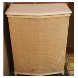 Vintage hamper - 25.5 x 20 x 11