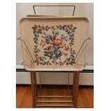 Vintage TV Tray Set of 4 w/ metal stand