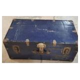 Vintage trunk with tray, stuck in locked position