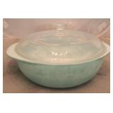 Pyrex dish with lid - 9 x 5.5