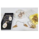 12k Gold Plated Glove Holder & Sweater Clips,