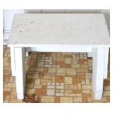 Painted wood stool - 13 x 18.5 x 20.5