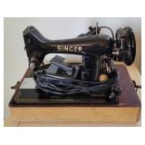 Singer Sewing Machine in Case, EL70421