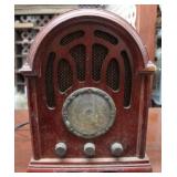 Vintage radio, 11.5 x 8.5