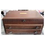 Jewelry box with jewelry