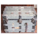 Flat top trunk, 30 x 30 x 21