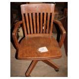 Vintage swivel office chair, 33 x 23 x 22