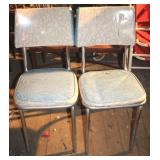 2 Vintage chairs, 34 x 16 x 17