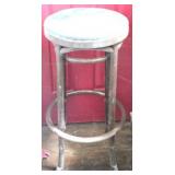 Vintage metal stool - 15 x 32