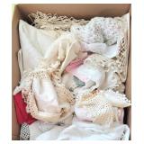 Box of assorted linens & doilies