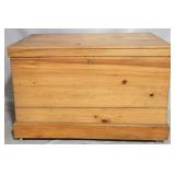 Pine lift top blanket chest with key