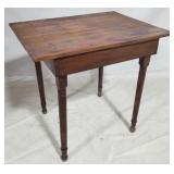 Pegged & turned leg table, 31 x 29 x 24
