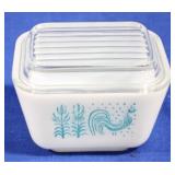 Pyrex Butterprint refrigerator dish w/ lid
