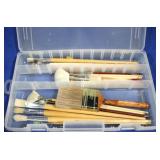 Group artist brushes