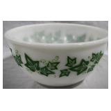 Pyrex Ivy Bowl, 8.5" round