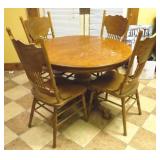 Oak Dining Table w/ 4 chairs