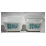 2 Pyrex Butterprint Refrigerator Dishes (1 w/lid)