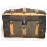 Vintage dome top trunk w/ interior tray