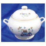 International Tureen w/ lid - 12 x 10