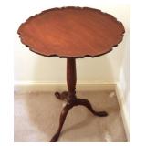 Antique Mahogany Tilt Top Pie Crust Table