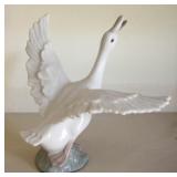 Llardo Swan - 5.5" tall