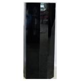 Wildwood Beveled Acrylic Pedestal