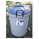 Rubbermaid Trashcan - 32 Gallon
