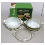2 Pyrex Dishes w / Box & 3 Lids