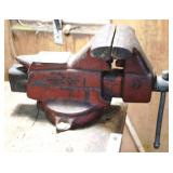 Vise - 8" tall