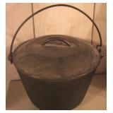 Cast Iron Pot w / lid - 8" x 8.5"