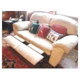 Recliner Love Seat w / Throw Pillows 38 x 70 x 38