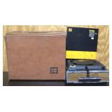 Kodak Slide Projector w / Case