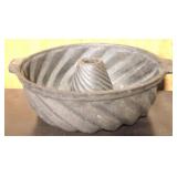 Cast Iron Bundt Cake Pan - 4.5" x 12