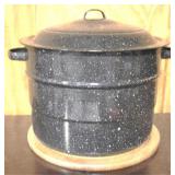 Graniteware Pot w/ lid & Wood Tray