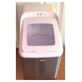 Gem Ice Maker - 17" x 17" x 10"