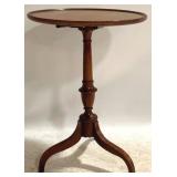 Round Tilt Top Candlestand 30 x 21