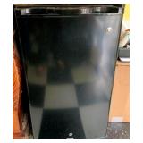 GE Mini Fridge 31 x 18 x 18