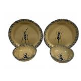 Roseville Dishes, 2 Bowls, 2 Plates