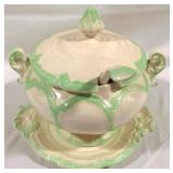 Tureen w/ underplate & ladle - 11 x 12