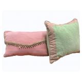 2 Decorative Pillows