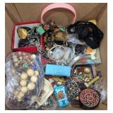 Group Vintage Jewelry & Hair Accessories