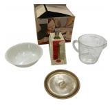 Vtg Kitchen Scale w/ Measuring Cup & Bowls