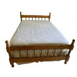 Full Size Spool Carved Bed w/ Bedding