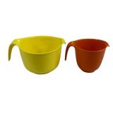 2 Rubber Maid Mixing Bowls - 6 x 9, 6 x 6.25