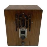 Crosley Model 5113 AM Radio - 7.5 x 11.5 x 9.5