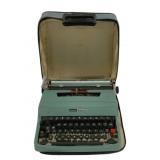 Olivetti Lettera 32 Typewriter - 11 x 14 x 4