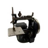 Singer Model 20 Mini Sewing Machine 7"x7"x7"