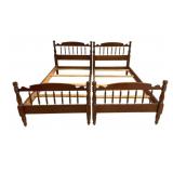 Pair Vintage Spindle Twin Beds 41"x41"x41"