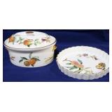Royal Worchester Evesham covered pot & pie plate